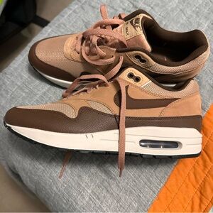 Brand New w/o box or tags, never worn, Men’s sz 9/ equivalent Women’s sz 10.5